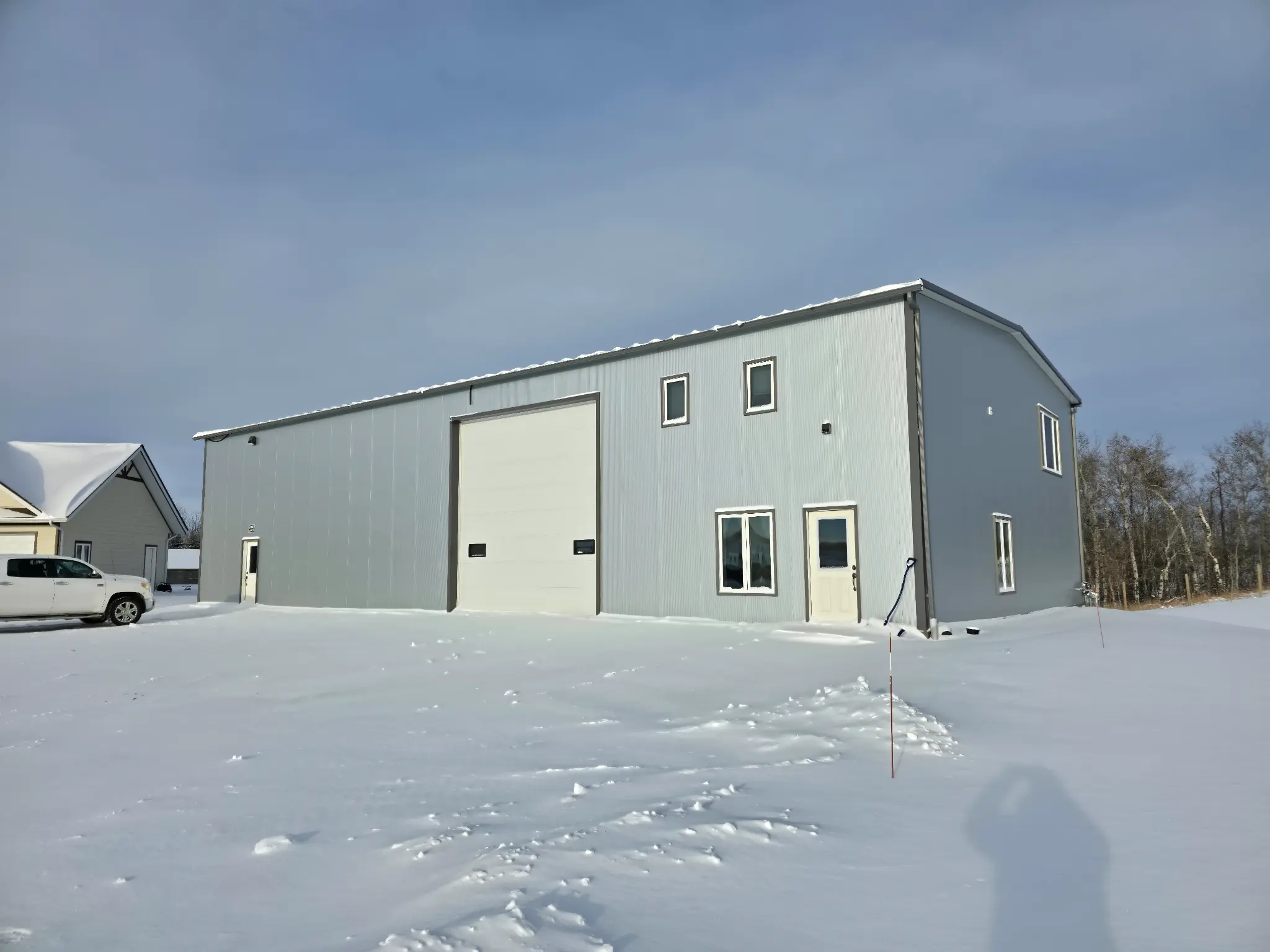 Steel building installation, Canada